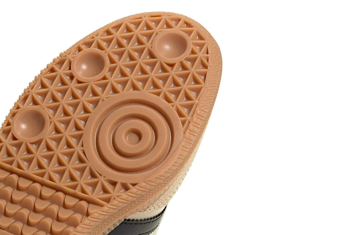 Cream Black Gum