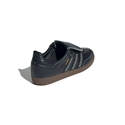 Core Black Off White Gum