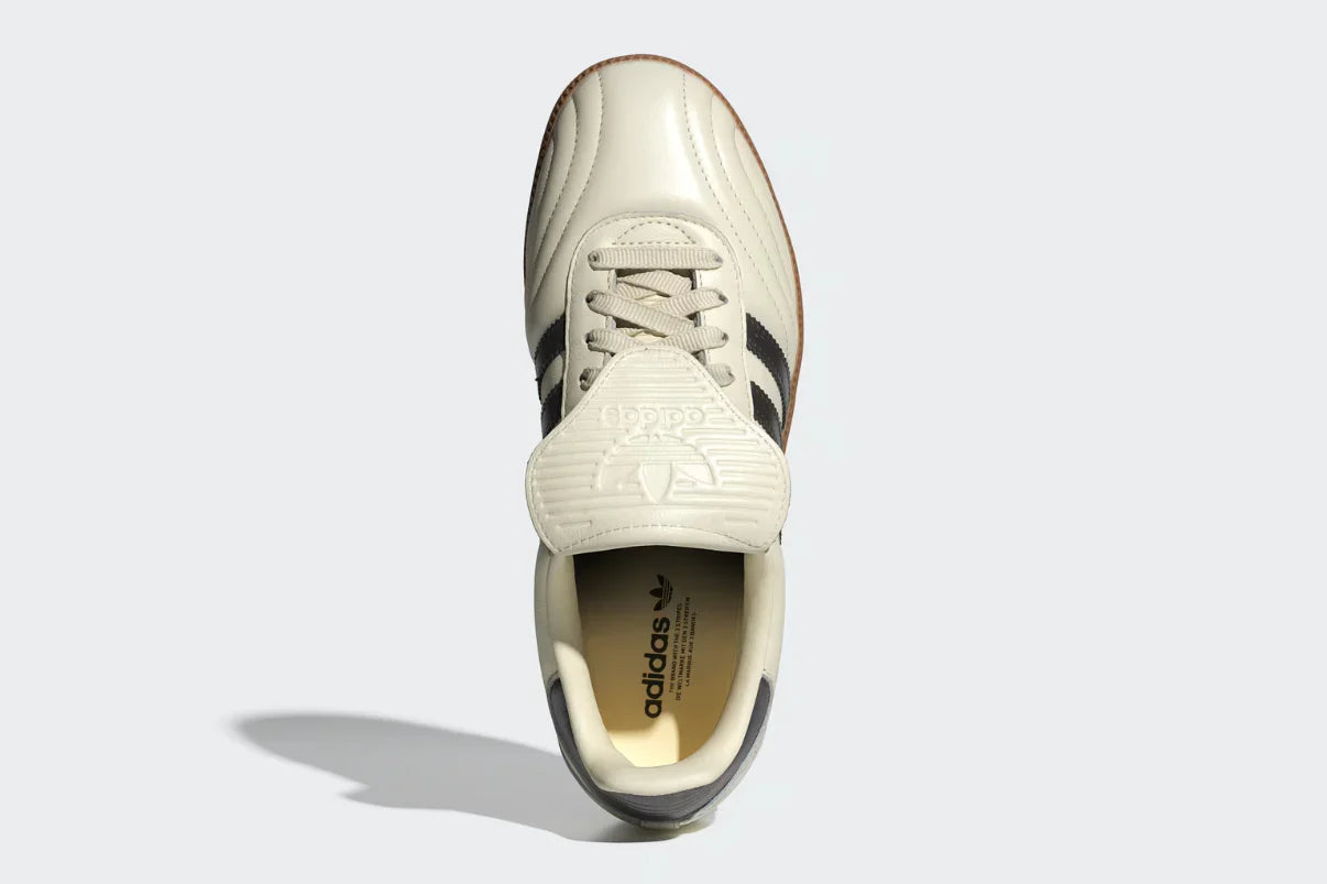 Cream White Black Gum
