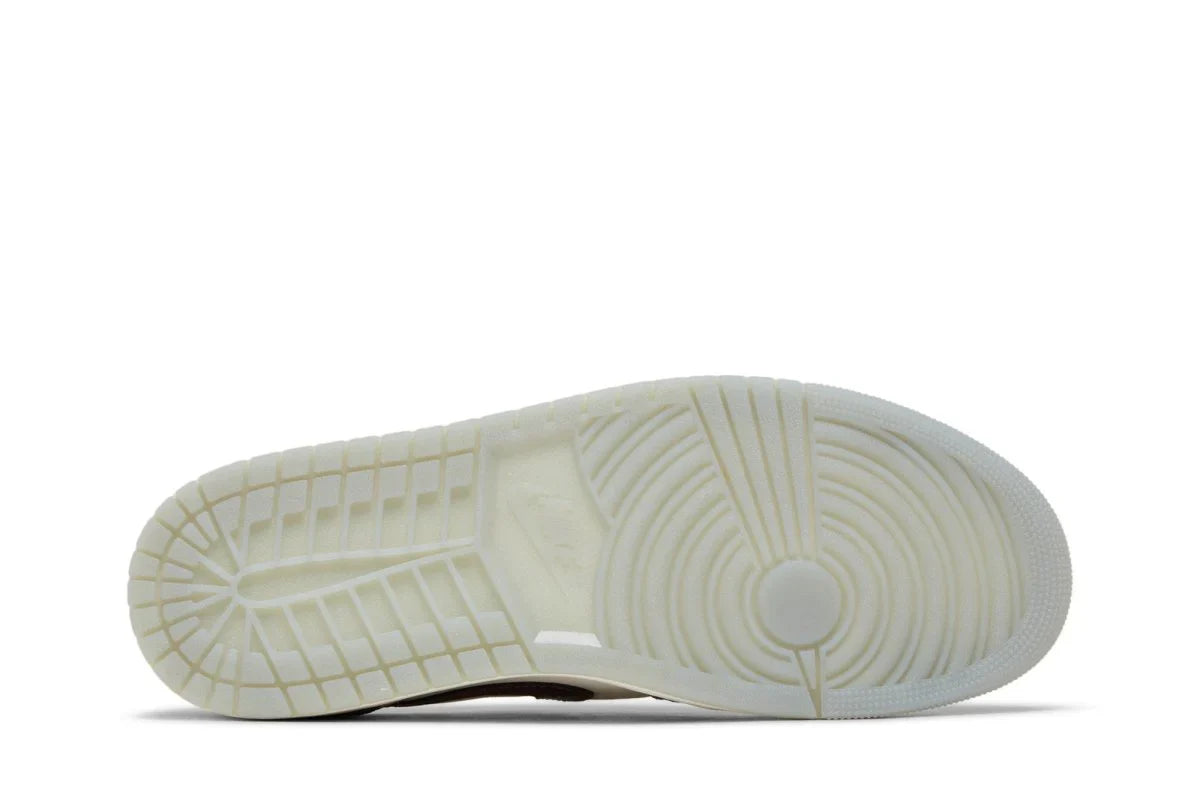 Low Og Year of Dragon Chinese New Year Green